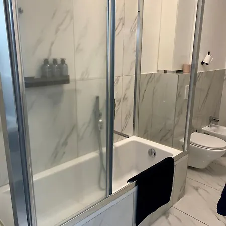 Elegante 80mq Vicino Sempione Appartement